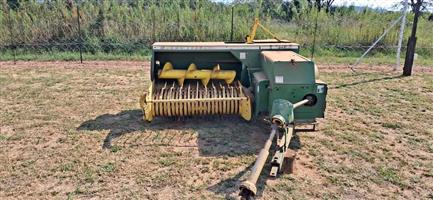 John Deere E342A square baler