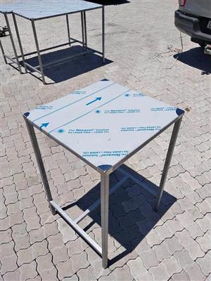 Stainless steel table 
