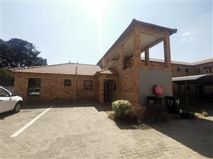 Charming Face-Brick Ground Floor Apartment for Rent