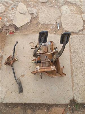 MAZDA 323 B3 CLUTCH BRAKE AND PETROL PEDALS COMPLETE MECHANISM