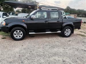 2013 Nissan Np300 double Cab drive well and low mileage of 141000km on the clock