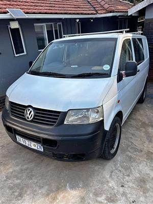 Vw Kombi Crewbus T5 2.5 Tdi Stripping for spares