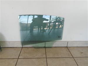 Door glass Chevy cruz left rear