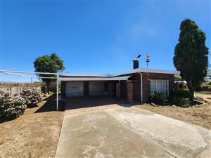 Semi face brick 4 bedroom house for sale in balfour