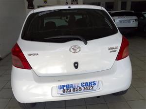 2009 TOYOTA Yaris Spirit 1.4 white 