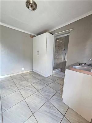 Bachelor flatlet and sharing rooms  in Hatfield
