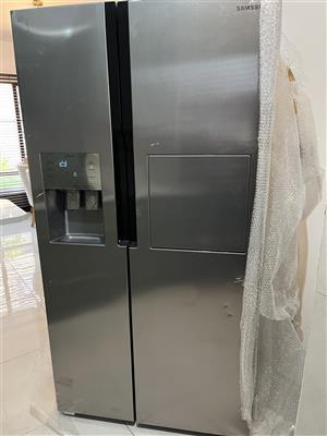 Samsung double door fridge with water and ice dispenser 