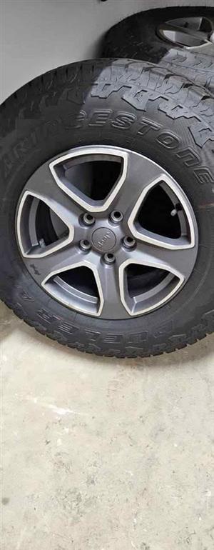 Brand new set of 17 inch jeep rims and tyres 245/75/17
