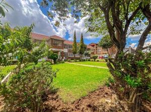 Apartment For Sale in Kenilworth