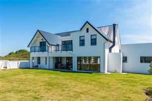 Prestigious Fairway Living on the 13th at St Francis Links