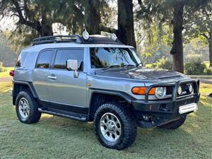 2013 Toyota Land Cruiser FJ Cruiser – Built to Go Anywhere