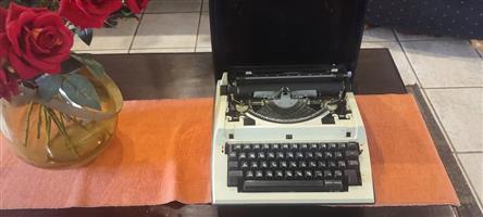 Vintage Brother 3600 Portable Electric Typewriter With Carry Lid.