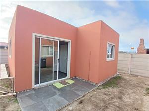 Modern Newly Built Bachelor Garden Flat – Ideal Lock-Up-and-Go!