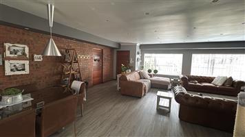 Absolutely beautiful family home!!