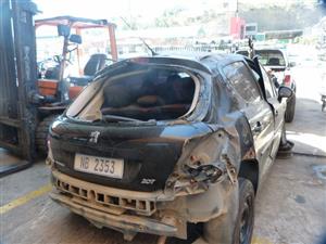 We are stripping Peugeot 207 1.4 