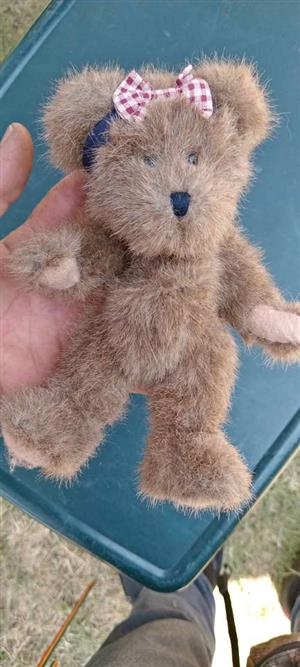 The Boyds Collection,  vintage-style jointed bears.