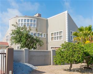 This modern home offers the perfect layout for permanent residence with the convenience of a lock-up