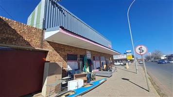 Prime Retail Opportunity on a Bustling street!