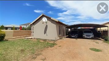 House For Sale in Nkwe Estate