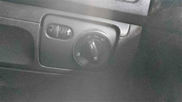 VW Golf 5 headlight switch selling for R450