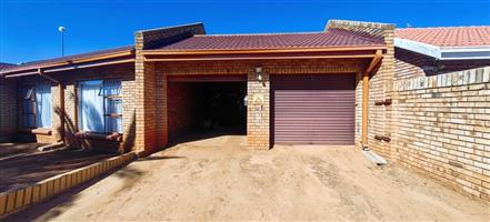 Family Home in Dassie Rand!