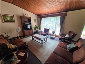 This cosy and very neat home in Sasolburg is perfectly located close to schools