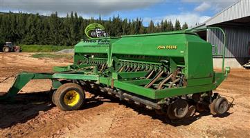 John Deere 1560
