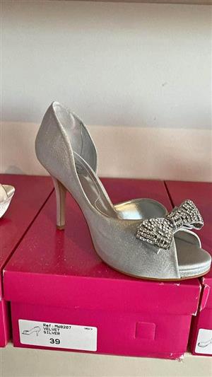 Variety of 21 pairs Brand new Formal / Wedding shoes. Designed locally manufactured in Brazil.