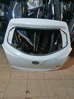 Nissan Datsun go tailgate