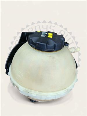 BMW F30 3 SERIES COOLANT WATER BOTTLE/RESERVOIR/EXPANSION TANK AVAILABLE FOR SALE IN EXCELLENT CONDI