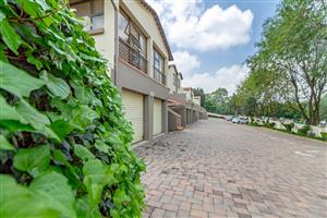 A Gorgeous 2 Bedroom Unit In Cyrildene 