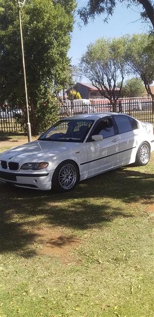 Bmw 320d 2006 model 298000km E46.Car still nice and clean must seen to believe. 