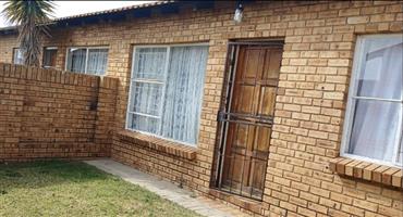 Townhouse For Sale in Finsbury