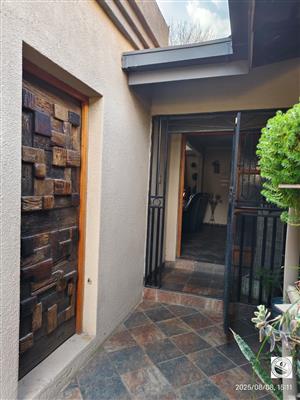 Spectacular modern family home with flatlet in Vaalpark