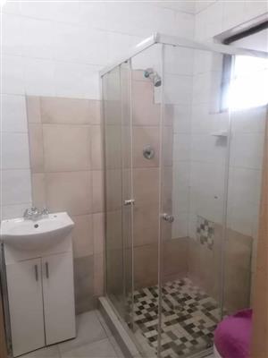 Bachelor to let in Beaconsfield primrose  germiston