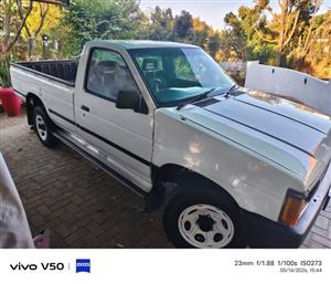 NISSAN 1995 2.4 PETROL BAKKIE 