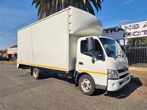 2014 HINO 300 915 LWB