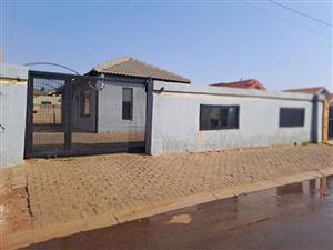 House For Sale in Protea Glen