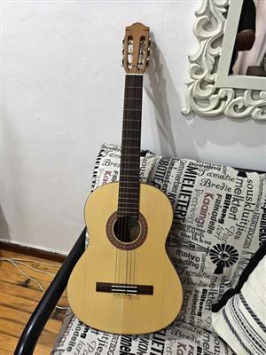 Yamaha C40M Classical Guitar in excellent condition 