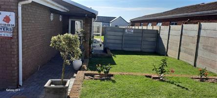 Vredenburg South West, W/Cape : Durable face-brick exterior House For Sale 