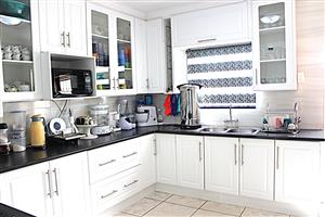 Immaculate, Spacious Family Home with Cottage