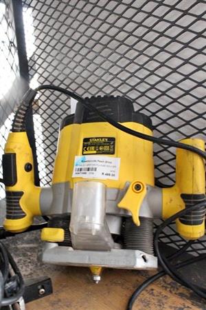 STANLEY PLUNGE ROUTER S067159E