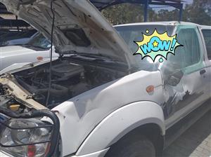 Nissan hard body 2018 engine starts , accident damaged 21000km