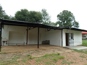 Well Priced, Immediately Available. Lovely 1 Bedroom 1 Bathroom House to Rent in Knoppieslaagte