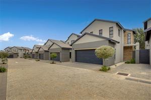 3 Bedroom 2.5 Bathroom Duplex Modern Home