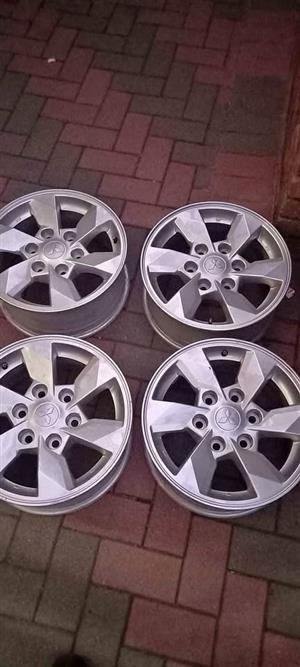 Mitsubishi  16 inch magrims