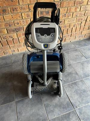 Zodiac robotic pool cleaner VX55. Still in mint condition including accessories 