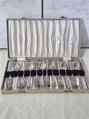 12 Piece cake fork and spoons, manufactured in Sheffield, England,