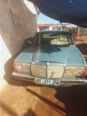 Mercedes Benz  240G 1992