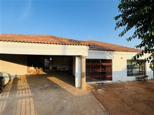 House For Sale in Prakteseer